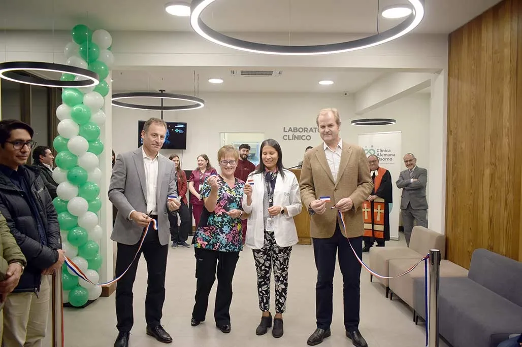 Ingeniería Visual en Salud: La Precisión Técnica detrás del Centro del Cáncer y Laboratorio de Clínica Alemana Osorno